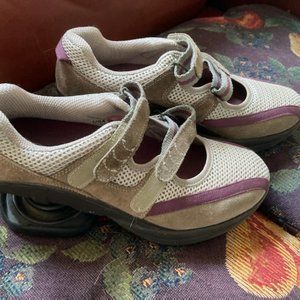 Z-coil size 7 shoes